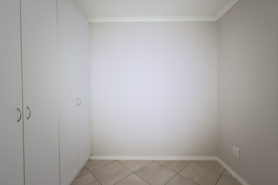 To Let 2 Bedroom Property for Rent in Buh Rein Estate Western Cape